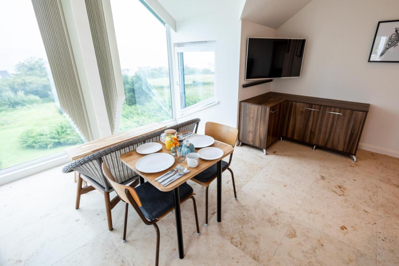 Ecton House Bed & Breakfast นิวพอร์ต ภายนอก รูปภาพ