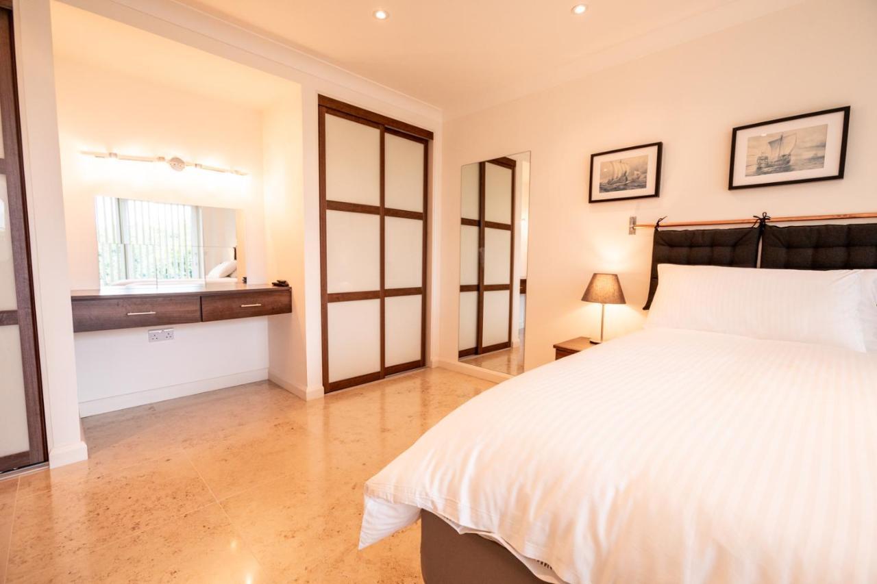 Ecton House Bed & Breakfast นิวพอร์ต ภายนอก รูปภาพ