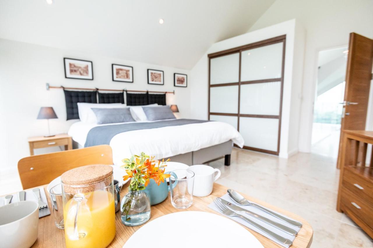 Ecton House Bed & Breakfast นิวพอร์ต ภายนอก รูปภาพ