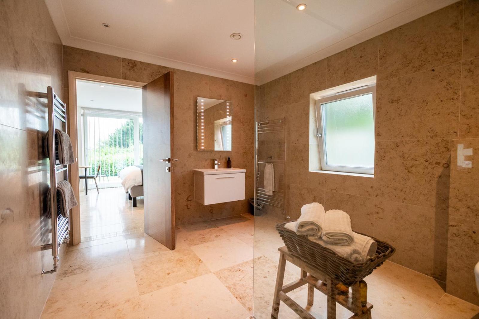 Ecton House Bed & Breakfast นิวพอร์ต ภายนอก รูปภาพ