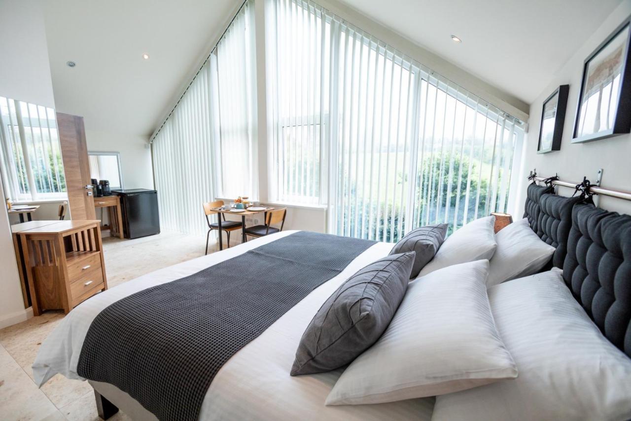 Ecton House Bed & Breakfast นิวพอร์ต ภายนอก รูปภาพ