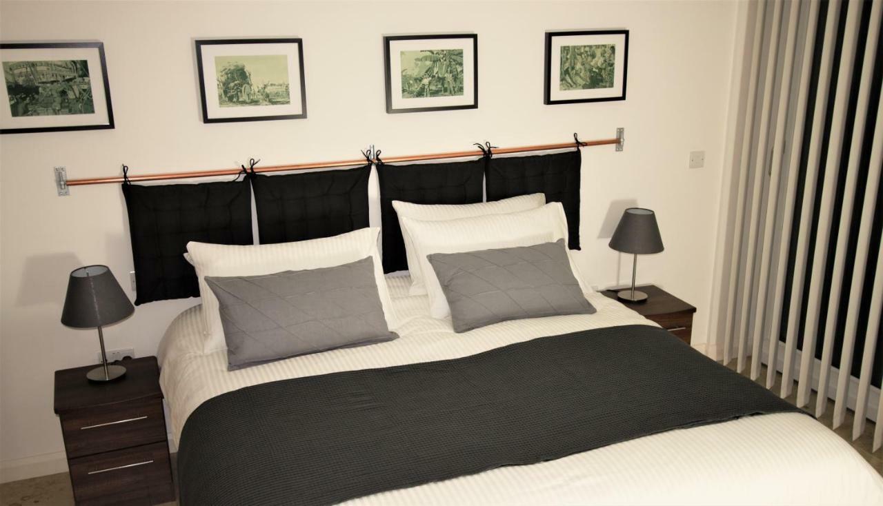 Ecton House Bed & Breakfast นิวพอร์ต ภายนอก รูปภาพ